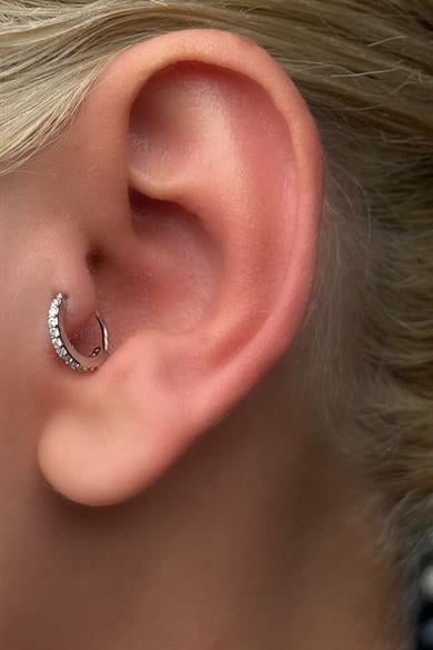 Gümüş Renk Taş Detaylı Çelik Halka Tragus/Kıkırdak Küpe/Piercing (Tek)