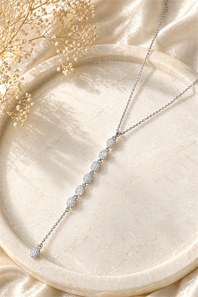 Gümüş Renk Taş Detaylı Çelik Y Kolye