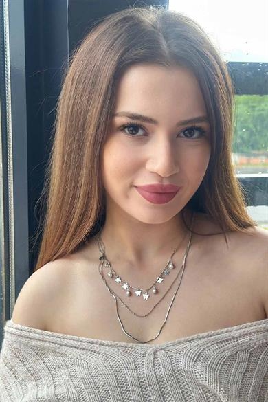 Gümüş Renk Kelebek Figürlü İnci Detaylı Üçlü Çelik Kolye