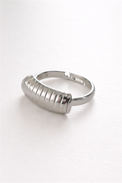 Gümüş Renk Çizgi Detaylı Ayarlanabilir Çelik Yüzük