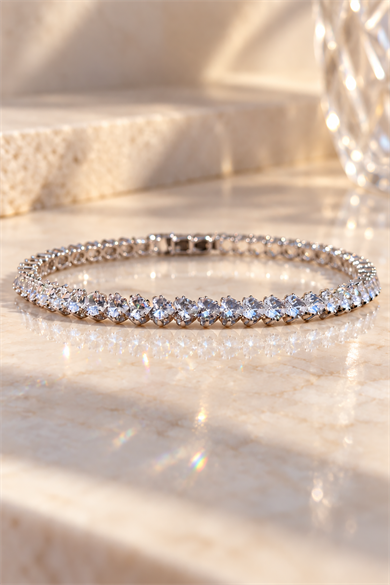 Gümüş Renk Kalp Figürlü Taşlı Choker Kolye