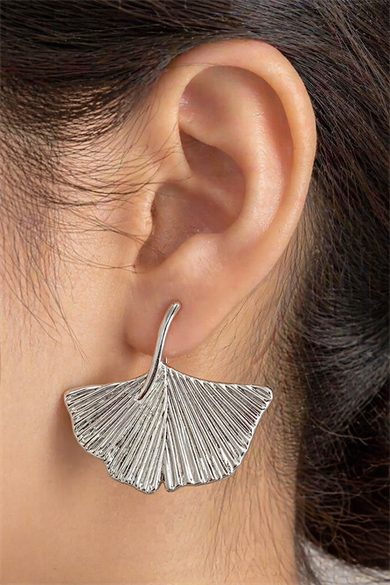  Gümüş Renk Çiçek Figürlü Küpe (Çift)