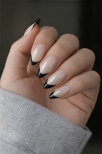 24lü Beyaz Ve Siyah Renk Jel Görünümlü Takma Tırnak (Yapıştırıcılı)