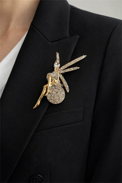 Altın Renk Peri Figürlü Broş