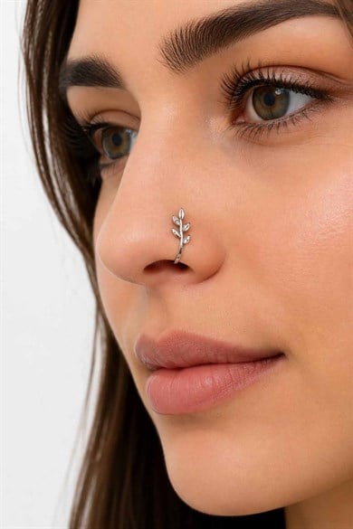 Gümüş Renk Yaprak Figürlü Taş Detaylı Cerrahi Çelik Deliksiz Kulak/Burun Piercing 