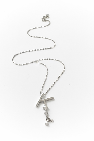 Gümüş Renk K Harfli Taş Detaylı Çelik Kolye