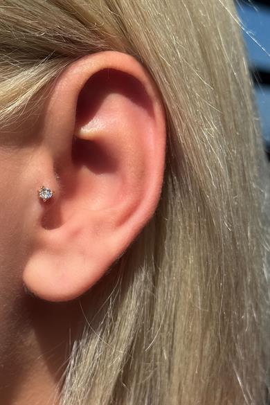 Altın Renk Taş Detaylı Çelik Tragus/Kıkırdak Küpe/Piercing (Tek)