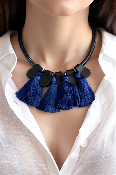 Siyah Ve Mavi Renk Püskül Detaylı Tasarım Kolye  