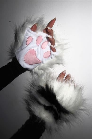 Siyah Ve Beyaz Renk Patili Peluş Eldiven