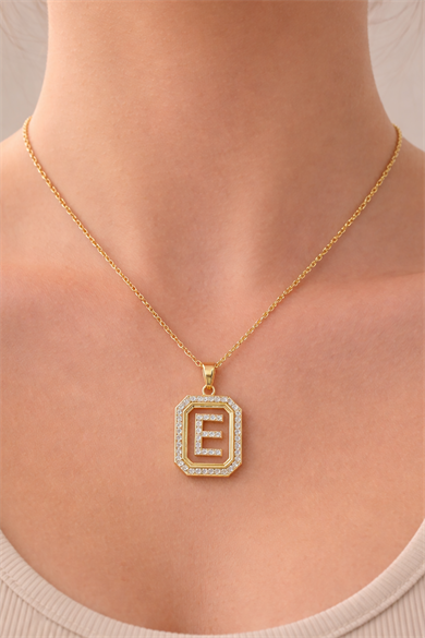 Altın Renk E Harf Taş Detaylı Çelik Kolye