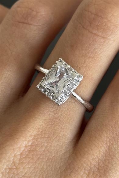 Gümüş Renk Tek Taş Detaylı Ayarlanabilir Yüzük