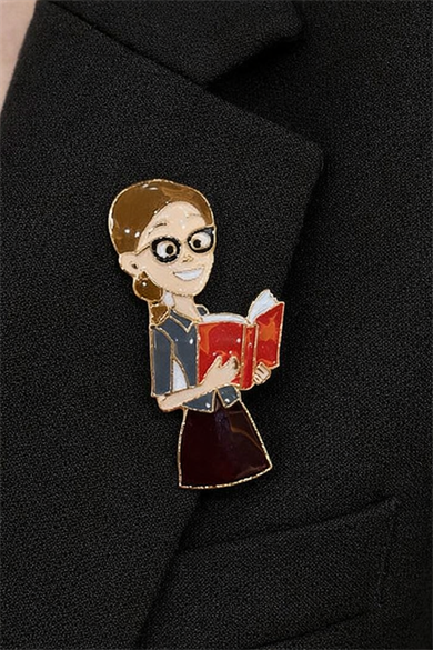 Karışık Renk Öğretmen Figürlü Broş