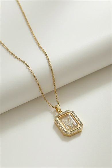 Altın Renk M Harf Taş Detaylı Çelik Kolye