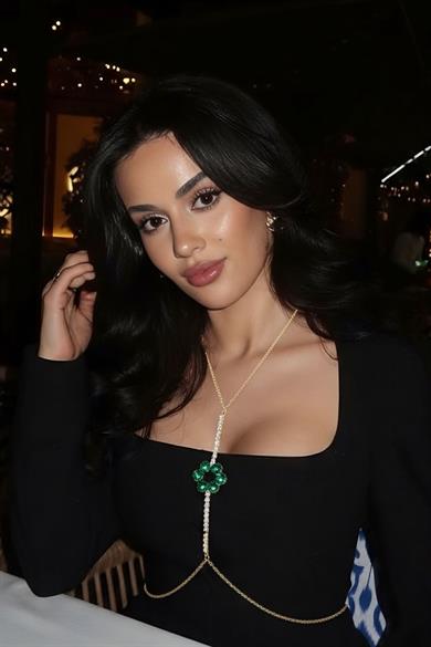 Altın Renk Yeşil Taş Detaylı Tasarım Vücut Aksesuar