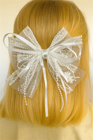 Beyaz Renk Kurdele Figürlü İnci Detaylı Otomat Toka