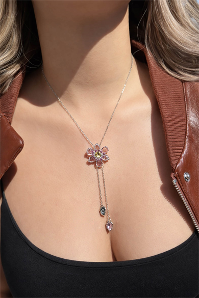 Gümüş Renk Çiçek Figürlü Taş Detaylı Çelik Kolye