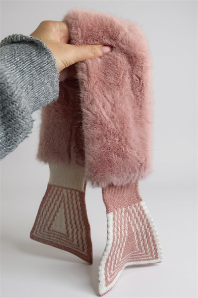 Pembe Ve Beyaz Renk Çocuk Peluş Atkı