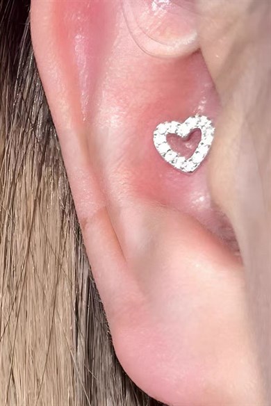 Gümüş Renk Kalp Figürlü Taşlı Cerrahi Çelik Tragus/Kıkırdak Küpe/Piercing (Tek)