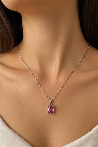 Gümüş Renk Pembe Taş Detaylı Çelik Kolye