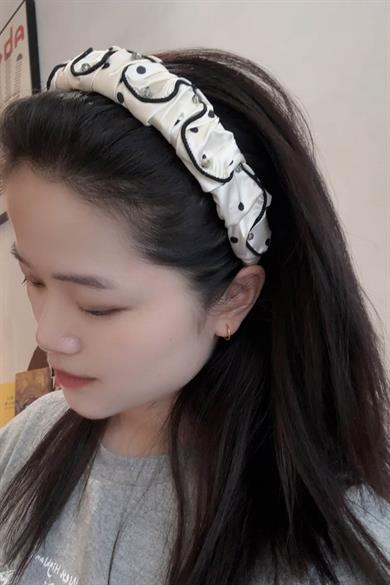 Beyaz Ve Siyah Renk Taş Detaylı Puantiye Detaylı Taç