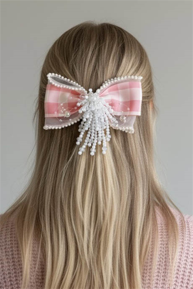 Pembe Renk Kurdele Figürlü İnci Detaylı Pens Toka