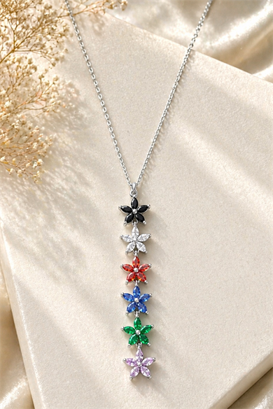 Gümüş Renk Çiçek Figürlü Çelik Kolye