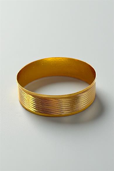 Altın Renk Çizgi Detaylı Kalın Bilezik