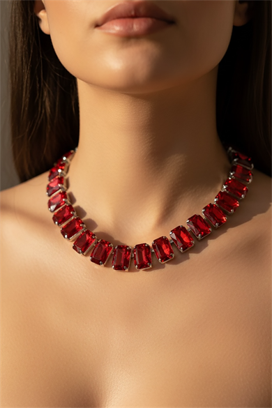 Gümüş Renk Kırmızı Taş Detaylı Tasarım Abiye Kolye