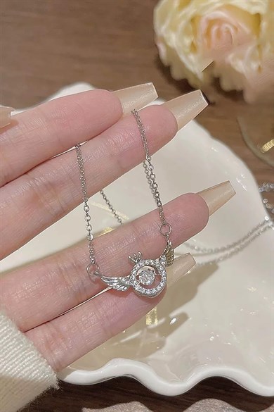 Gümüş Renk Taş Detaylı Kanat Figürlü Çelik Kolye