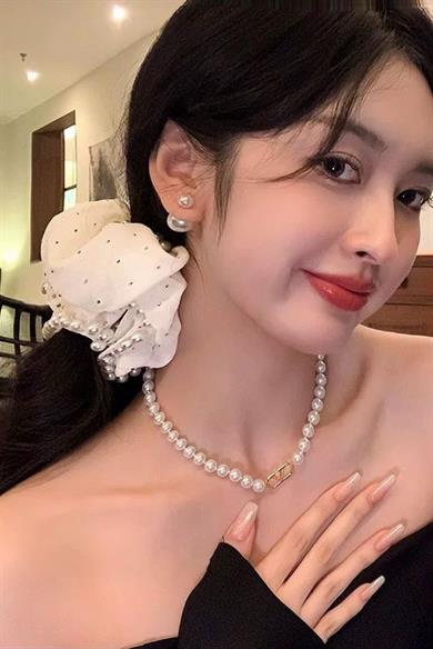 Beyaz Renk İnci Ve Taş Detaylı Simit Toka