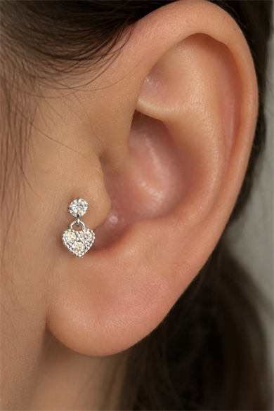 Gümüş Renk Kalp Figürlü Taşlı Cerrahi Çelik Tragus/Kıkırdak Küpe/Piercing (Tek)