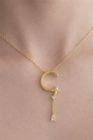 Altın Renk C Harfli Taş Detaylı Çelik Kolye