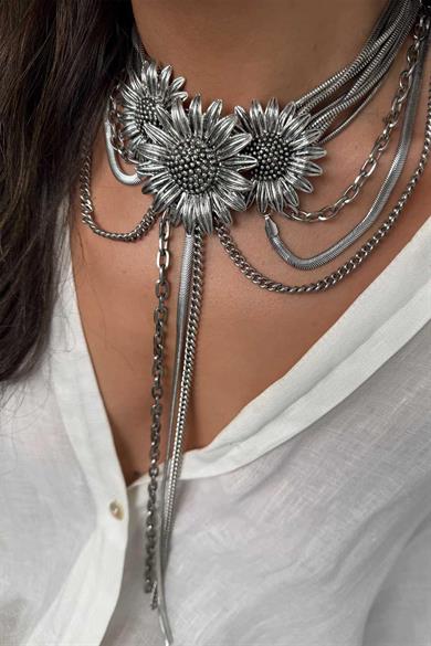 Gümüş Renk Çiçek Figürlü Tasarım Kolye