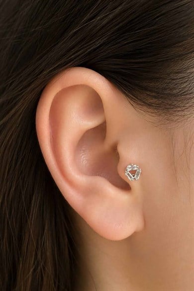 Gümüş  Renk Taşlı Cerrahi Çelik Tragus/Kıkırdak Küpe/Piercing (Tek)
