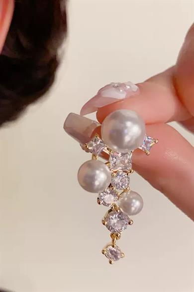 Altın Renk İnci Ve Taş Detaylı Küpe (Çift)