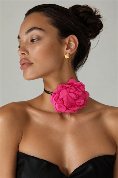 Pembe Renk Gül Detaylı İpli Choker Kolye
