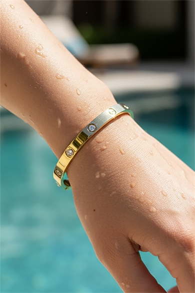 Altın Renk Taş Detaylı Çelik Kelepçe Bileklik