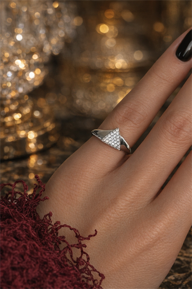 Gümüş Renk Üçgen Figürlü Taşlı Serçe Parmak Yüzük