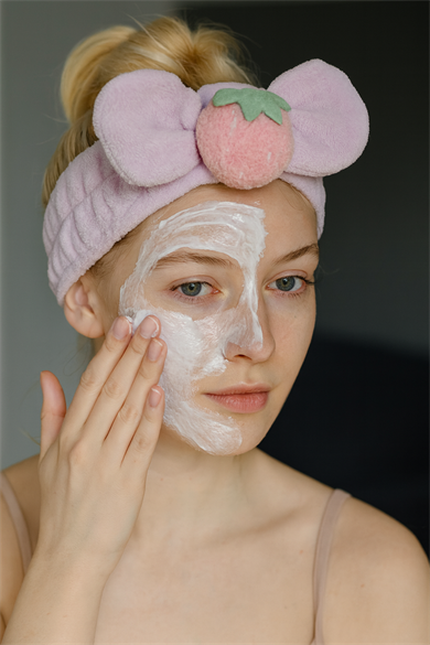 Lila Renk Çilek Figürlü Peluş Saç Bandı