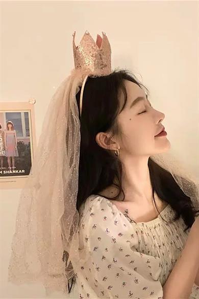 Pembe Renk Taç Detaylı Tüllü Taç