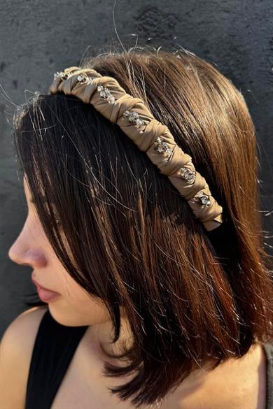 Kahverengi Taş Detaylı Taç