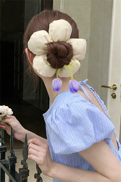 Krem Renk Çiçek Figürlü Sallantılı Simit Toka