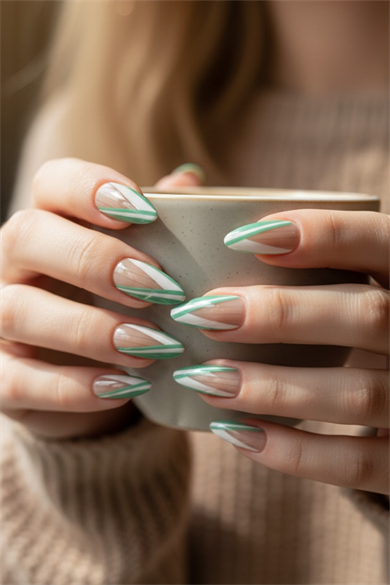 12li Krem Ve Yeşil Renk Jel Görünümlü Takma Tırnak (Yapıştırıcılı)
