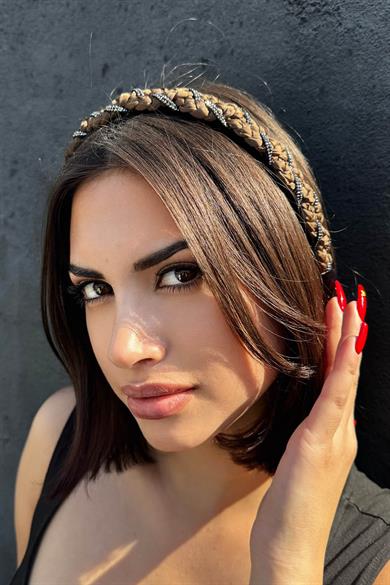 Kahverengi Taş Detaylı Taç