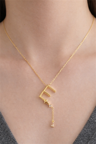 Altın Renk E Harfli Taş Detaylı Çelik Kolye