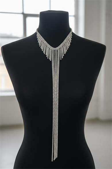 Gümüş Renk Taş Detaylı Tasarım Abiye Kolye