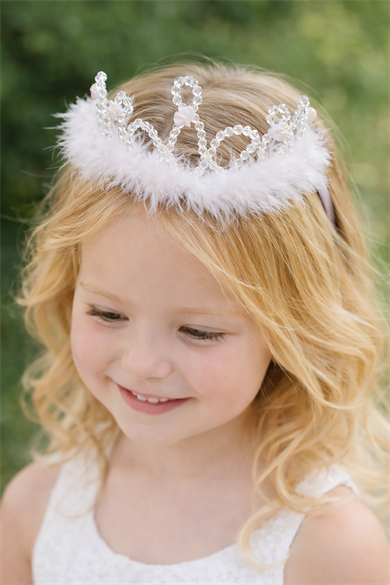 Beyaz Renk Tüy Ve Boncuk Detaylı Çocuk Taç