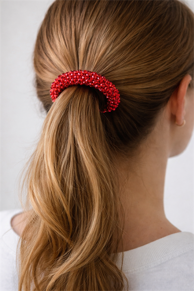 Kırmızı Renk Boncuk Detaylı Lastik Toka