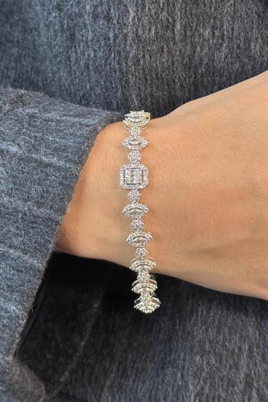 Gümüş Renk Taş Detaylı 14K Altın Kaplama VİP Bileklik