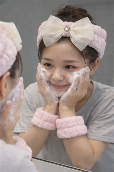 Pembe Renk Fiyonk Detaylı Su Emici Havlu Bileklik Saç Bandı 